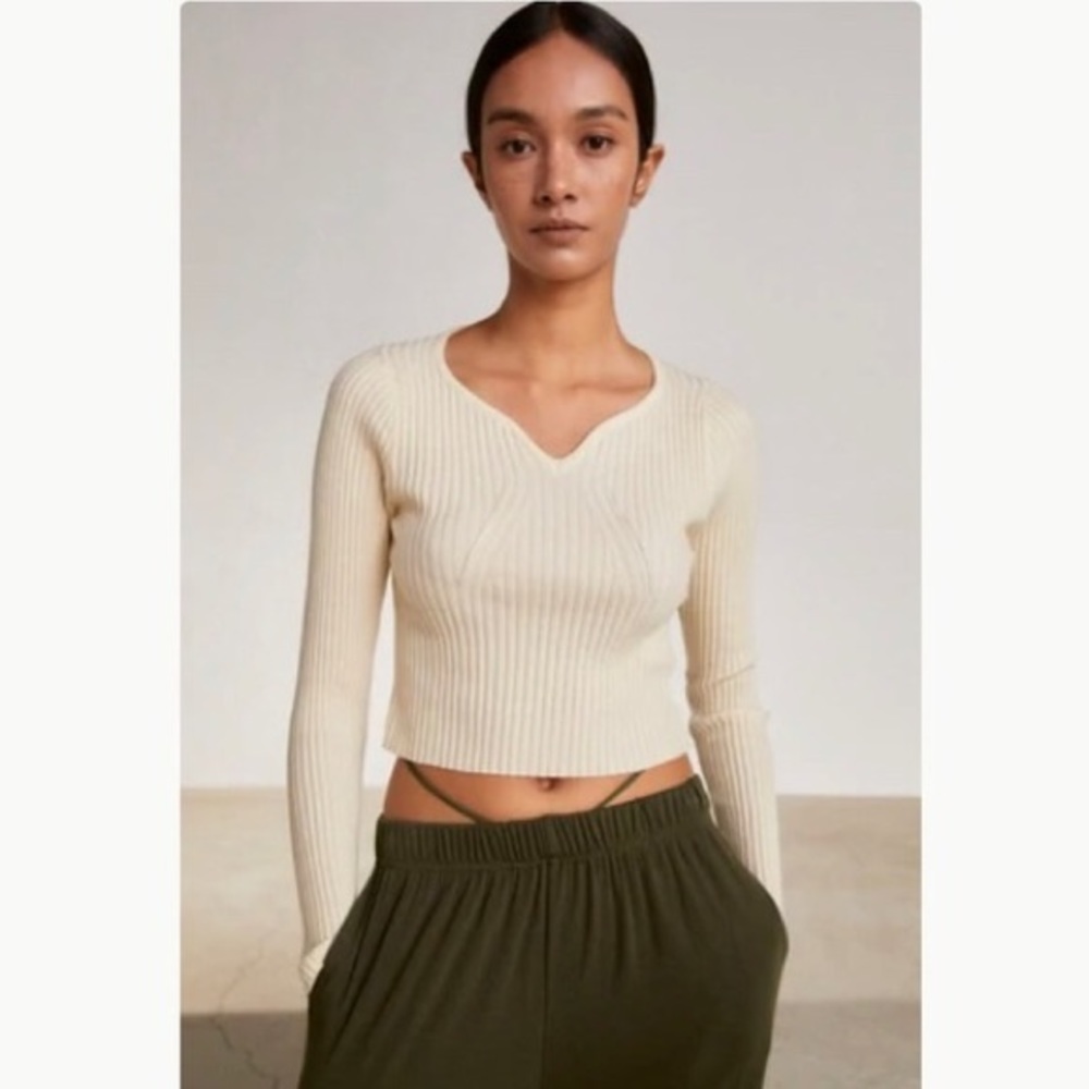 NEW notch collar plunge crop sweater - Picture 11 of 13